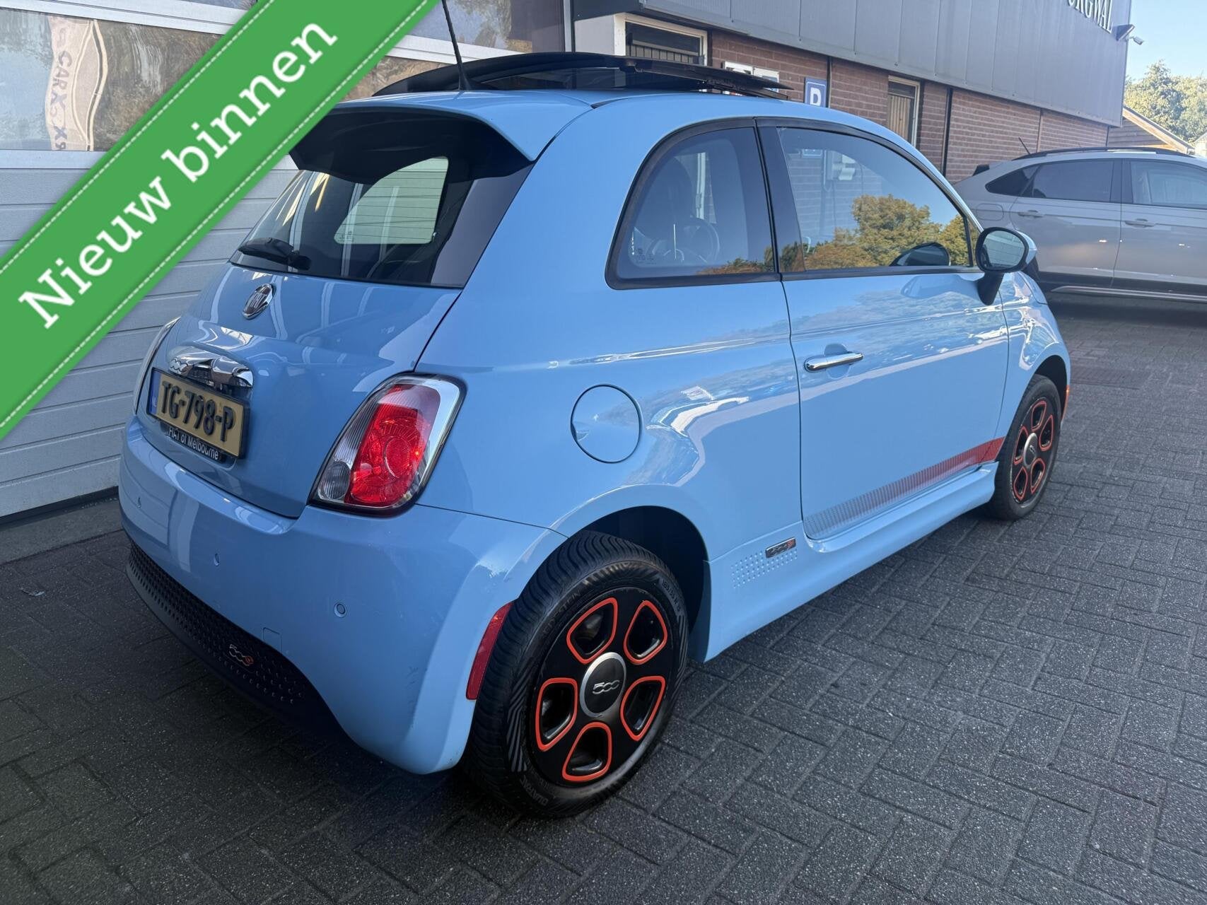 Fiat 500 E 24kwh LEER/PANO/CRUISE *ALL-IN PRIJS*, Auto's, 12 maanden, Gebruikt, Zwart, Leder