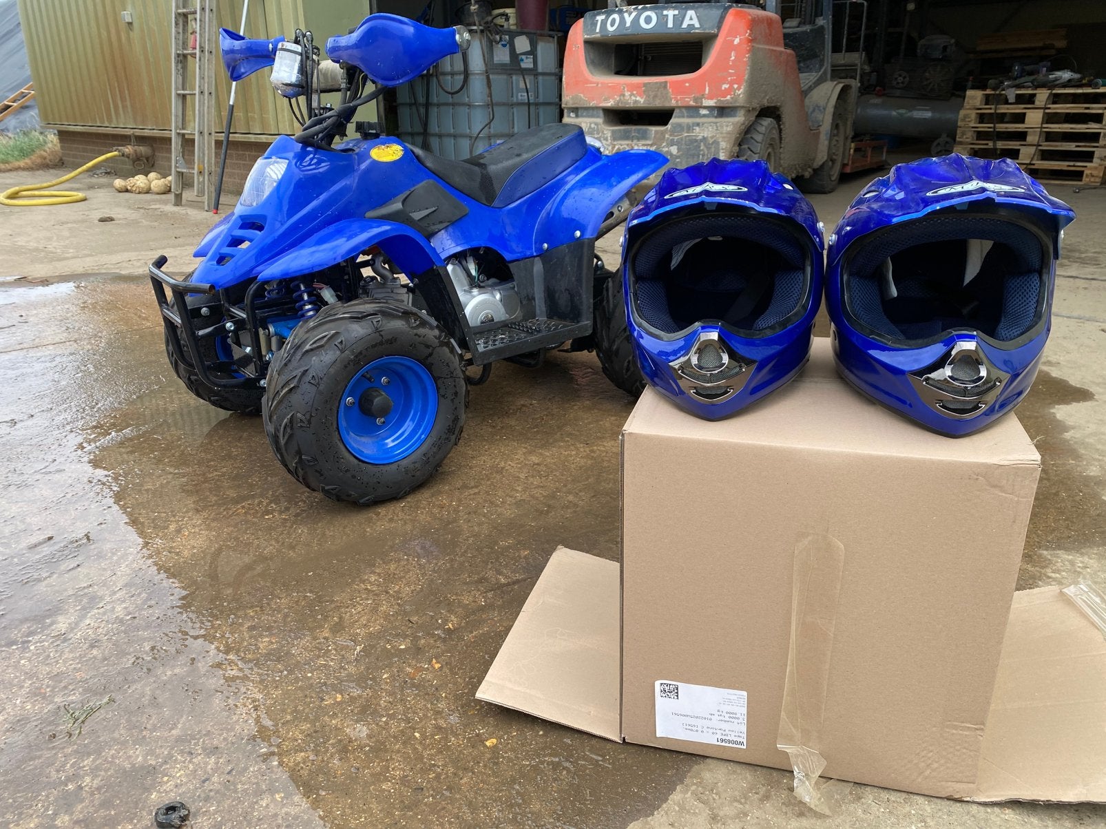 Kinder quad 110 cc 4 takt 2x helm erbij, Fietsen en Brommers, Ophalen, Gebruikt, Overige typen, 110 cc