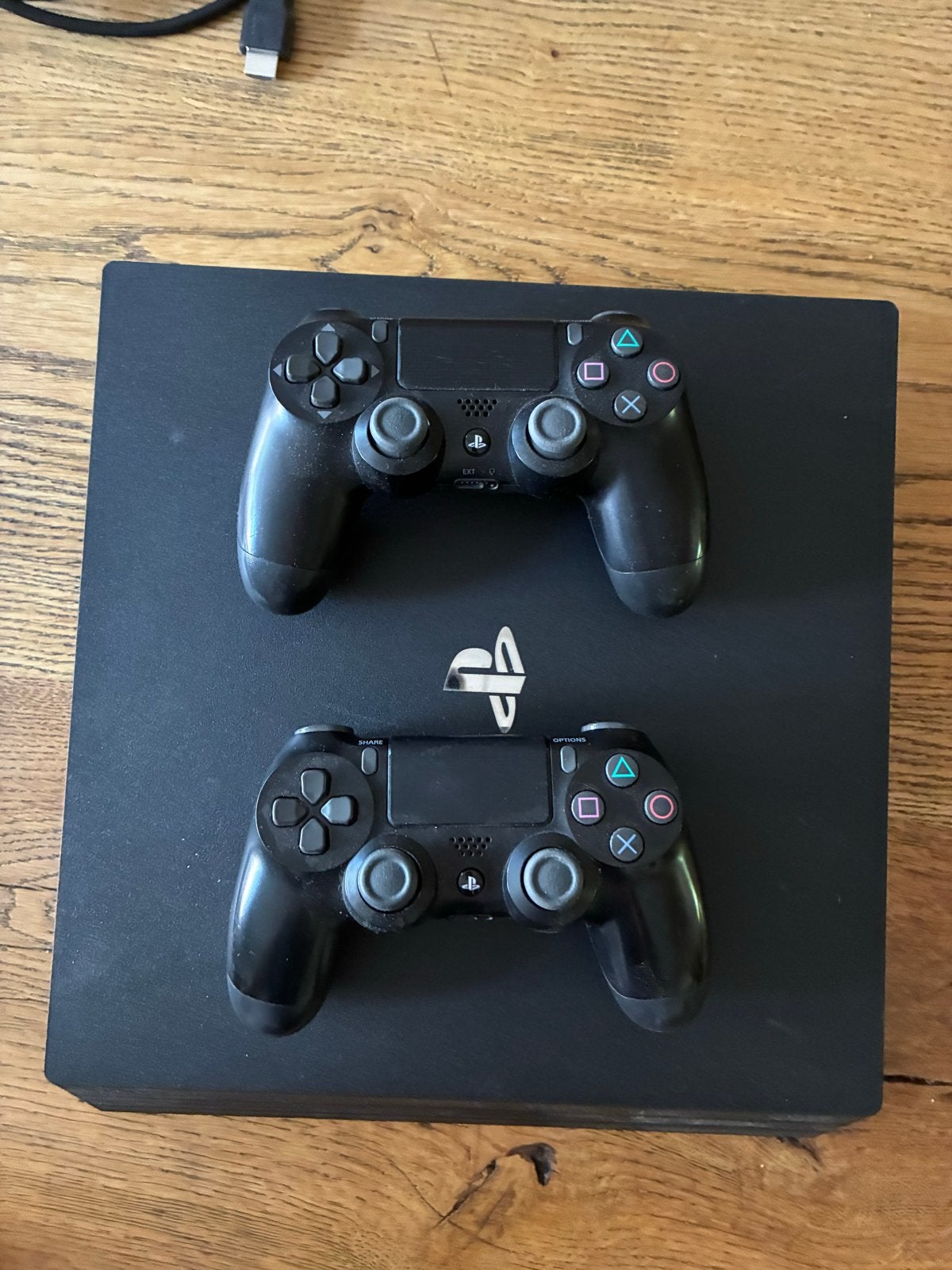 PlayStation 4 pro 1tb met 2 controllers en 5 games, Spelcomputers en Games, Spelcomputers | Sony PlayStation 4, Gebruikt, Slim