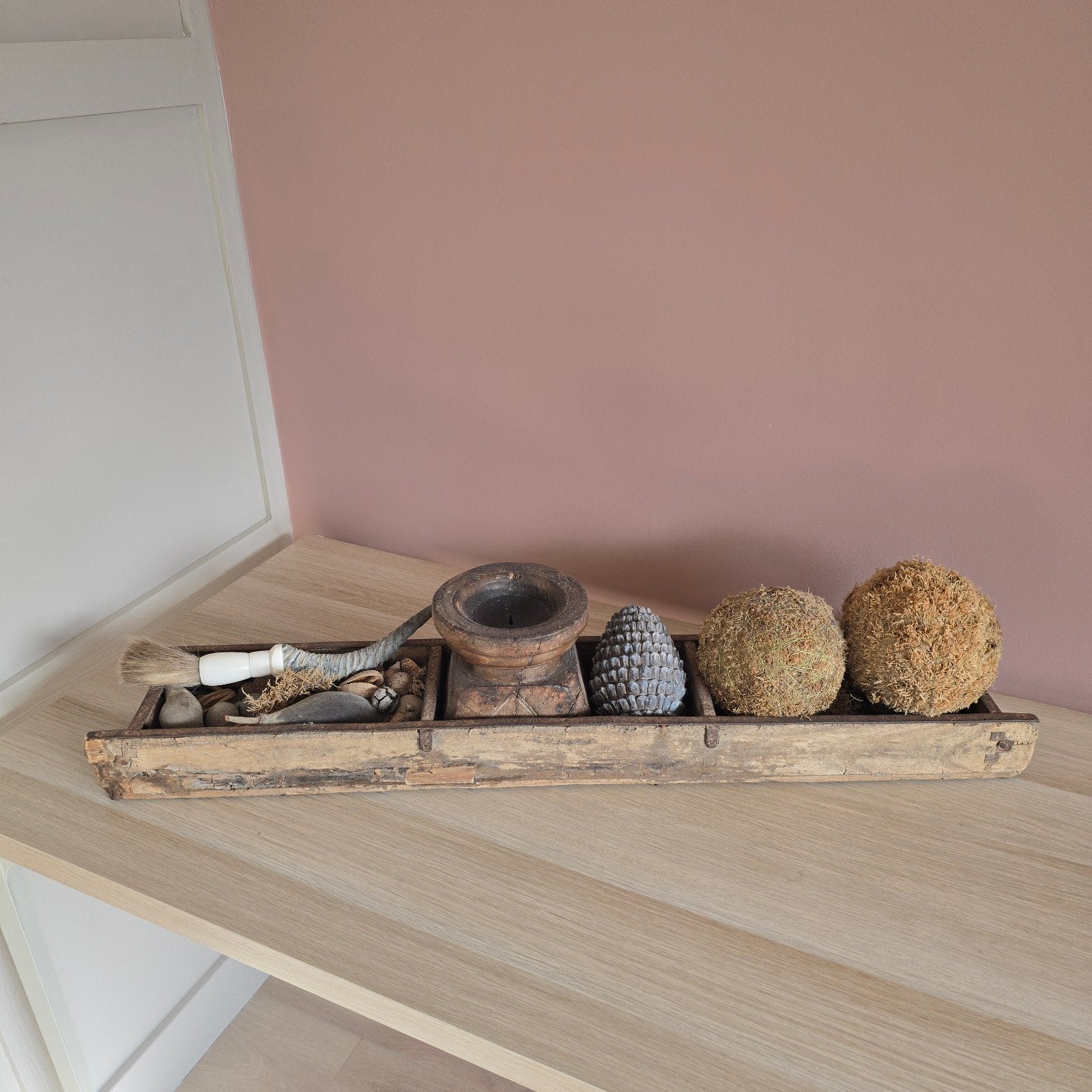 Decoratieve houten bak met diverse accessoires, Antiek en Kunst, Ophalen