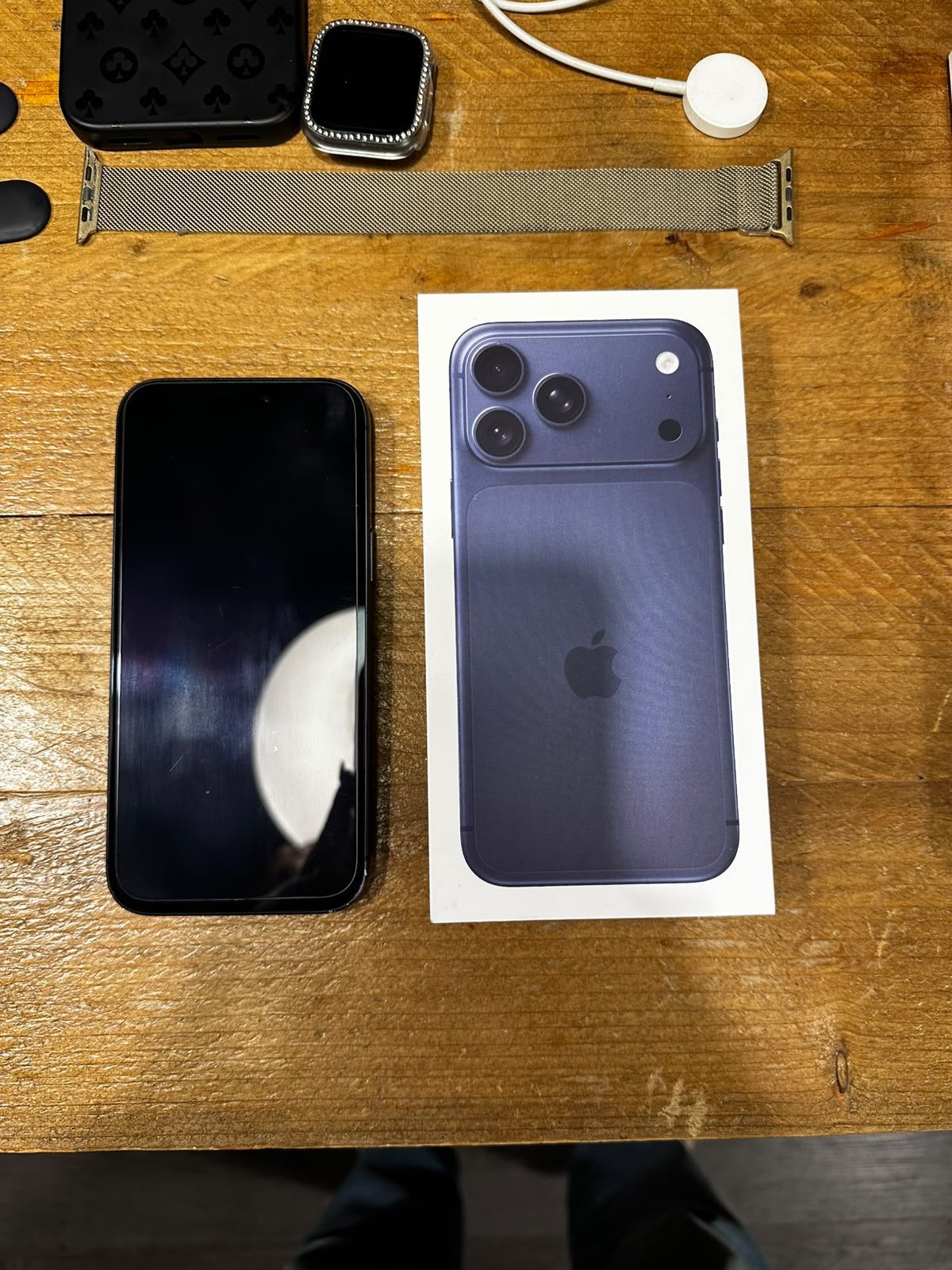 Foto 9 van iPhone 17 Pro Max + Apple Watch Series 6 + Accessoires –