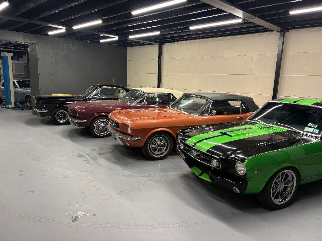 Diverse Ford Mustangs 65-69 met Nederlands kenteken, foto 2