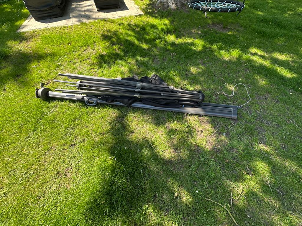 Kapotte zweefparasol 300 cm oudijzer, Ophalen, Gebruikt, Kantelbaar, 2 tot 3 meter