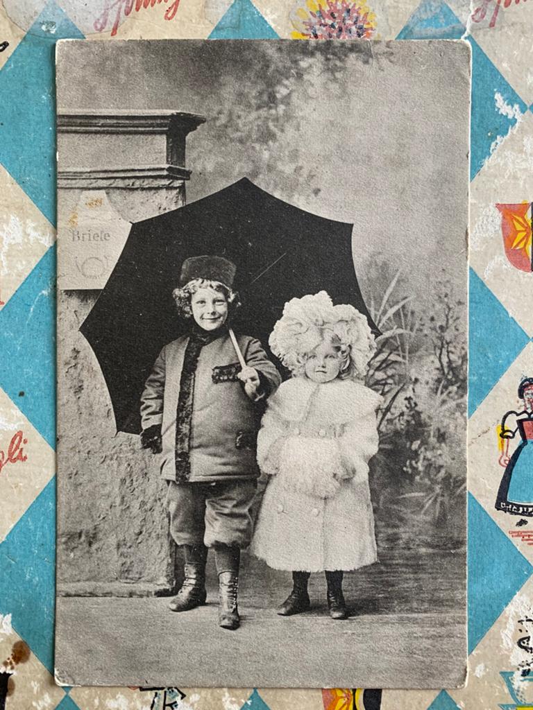 1907 Onder moeders paraplu (SL), Ophalen of Verzenden, Voor 1920, Gelopen, Kinderen