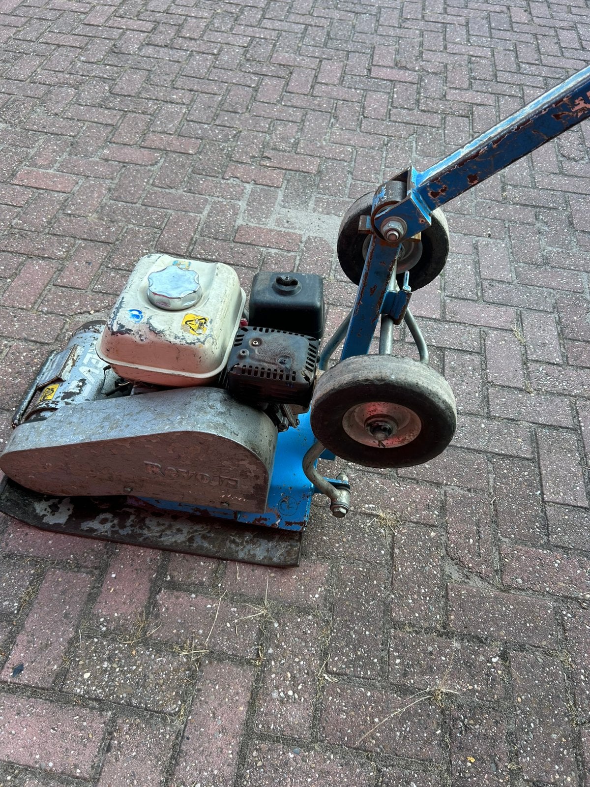 Trilplaat Revo 1700, Ophalen, Zo goed als nieuw