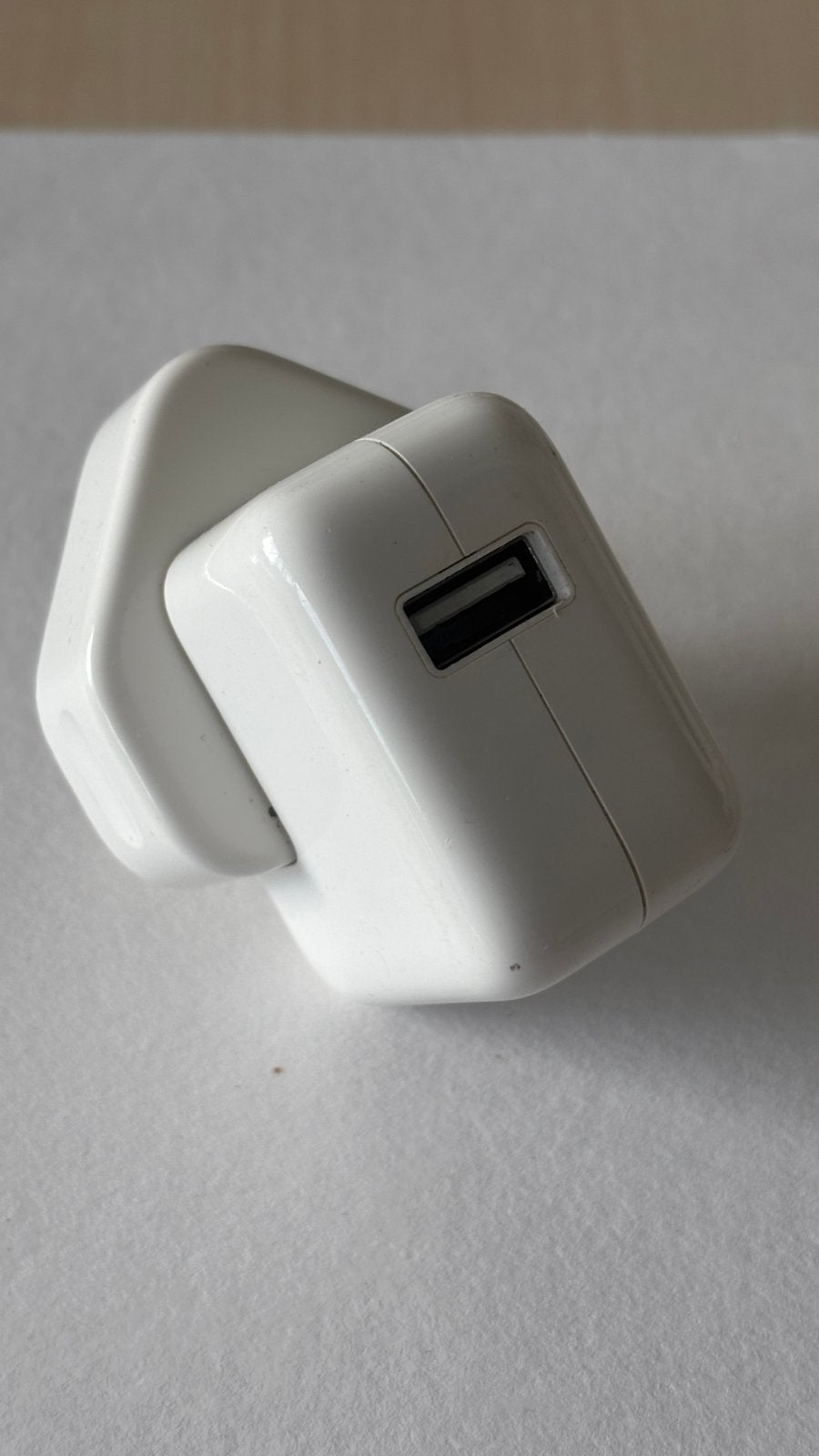 apple USB lader 10 Watt met UK opzet, Telecommunicatie, Mobiele telefoons | Telefoon-opladers, Ophalen of Verzenden, Zo goed als nieuw
