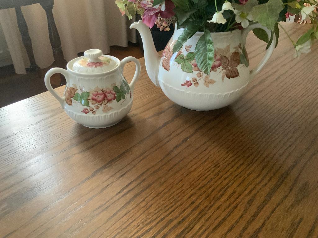 Wedgwood suikerpot en theepot, Ophalen, Overige typen, Zo goed als nieuw, Wedgwood