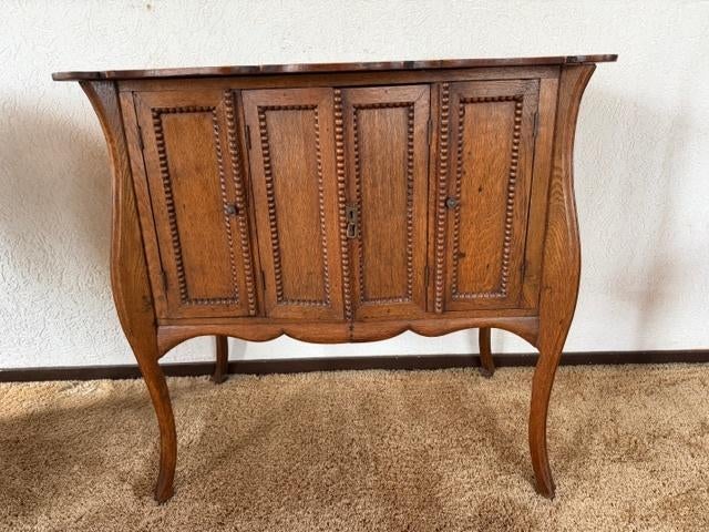 Queen Anne stijl dressoir, Ophalen