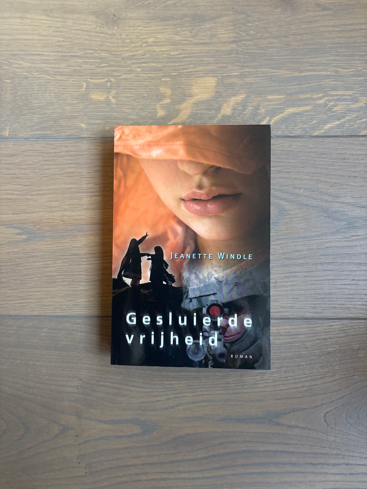 Gesluierde Vrijheid - Jeanette Windle (Roman), Boeken, Ophalen of Verzenden, Zo goed als nieuw, Nederland