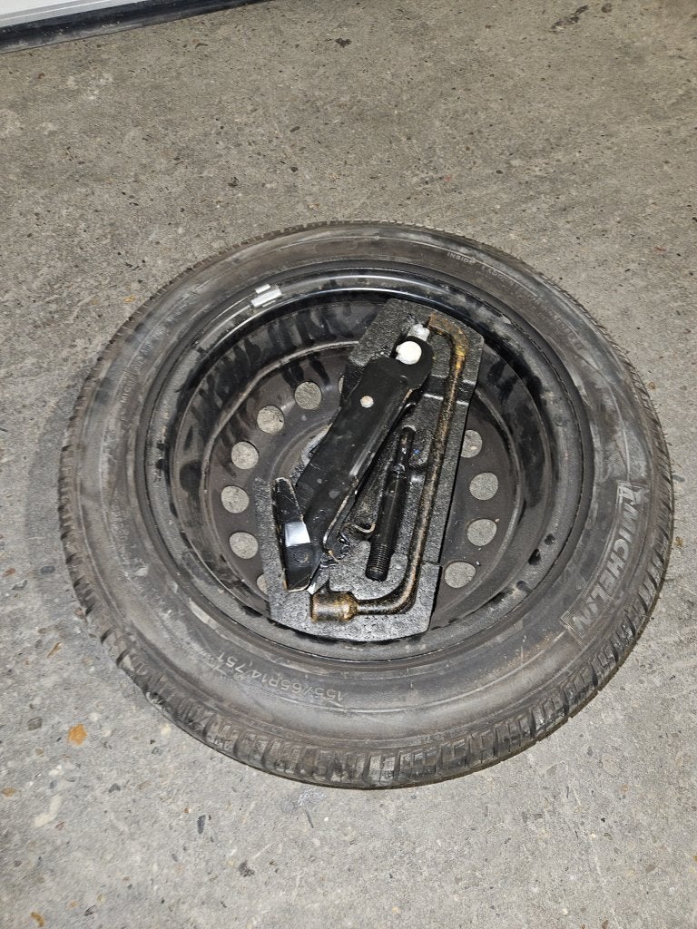 RESERVEWIEL MET KRIK PEUGEOT 107/CITROEN C1/TOYOTA AYGO, Niet ingevuld, Gebruikt, Citroën, Niet ingevuld
