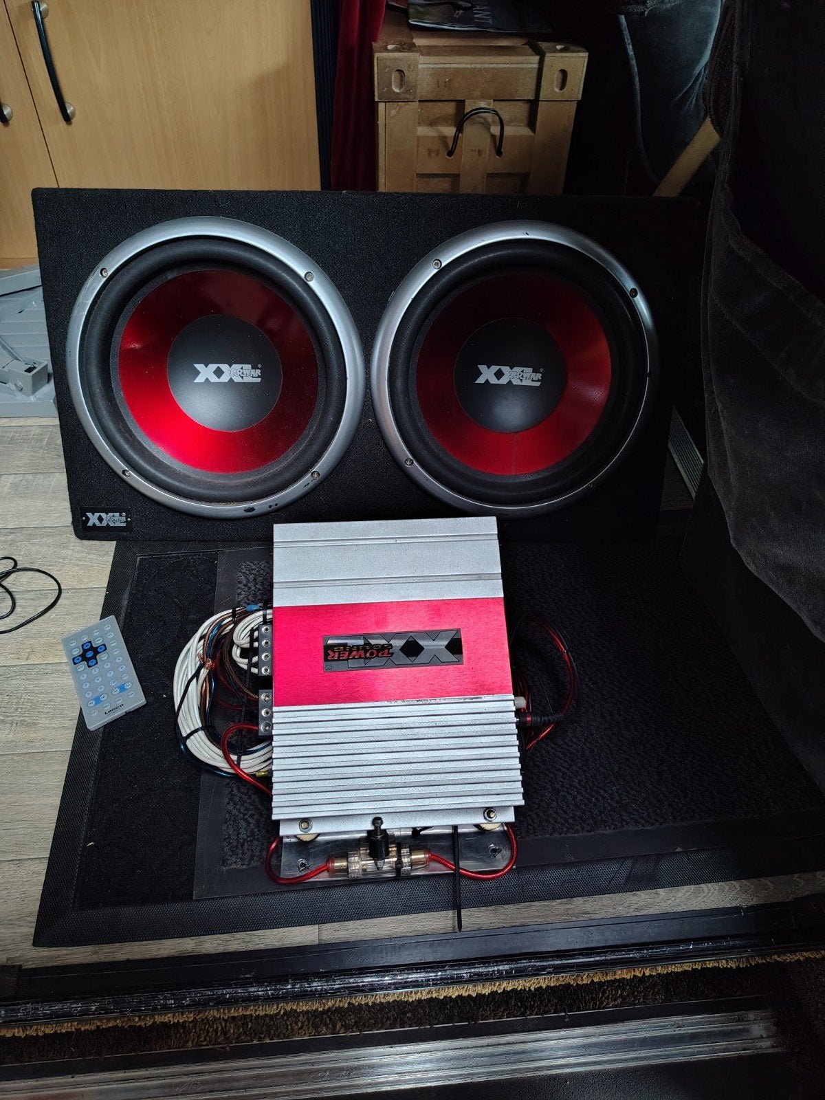 heavy subwoofer met versterker auto 12volt., Auto diversen, Autospeakers, Ophalen