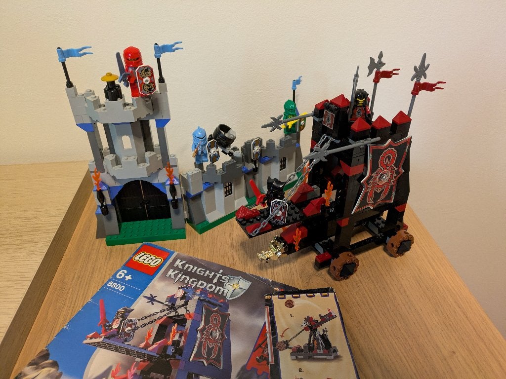 LEGO Knights Kingdom 8800 Siege Engine & 8799 Castle Wall, Gebruikt, Lego, Ophalen of Verzenden, Inclusief instructies