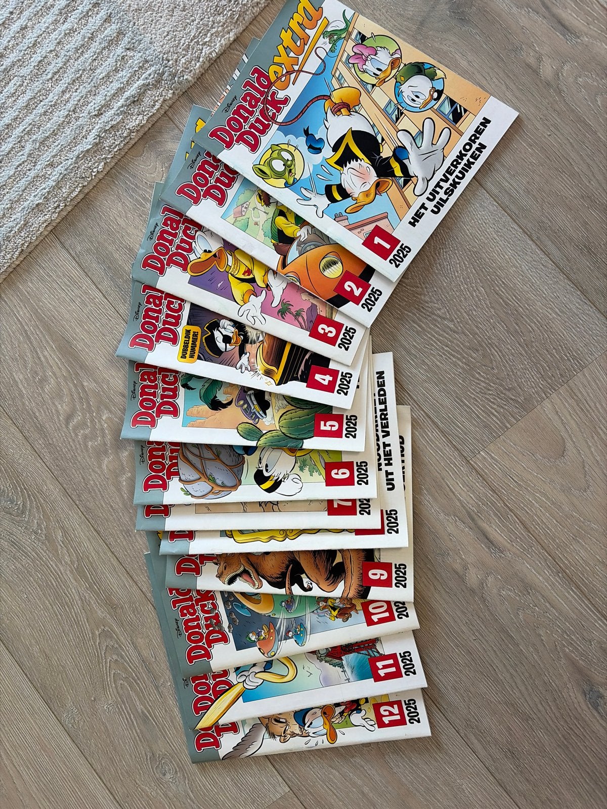 Donald Duck Extra 2025 - Complete Jaargang (12 delen), Complete serie of reeks, Ophalen of Verzenden, Zo goed als nieuw