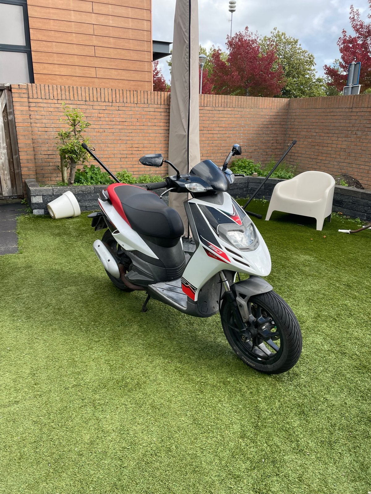 Aprilia SR Motard 50, Fietsen en Brommers, Ophalen, Tweetakt, Gebruikt, Maximaal 45 km/u