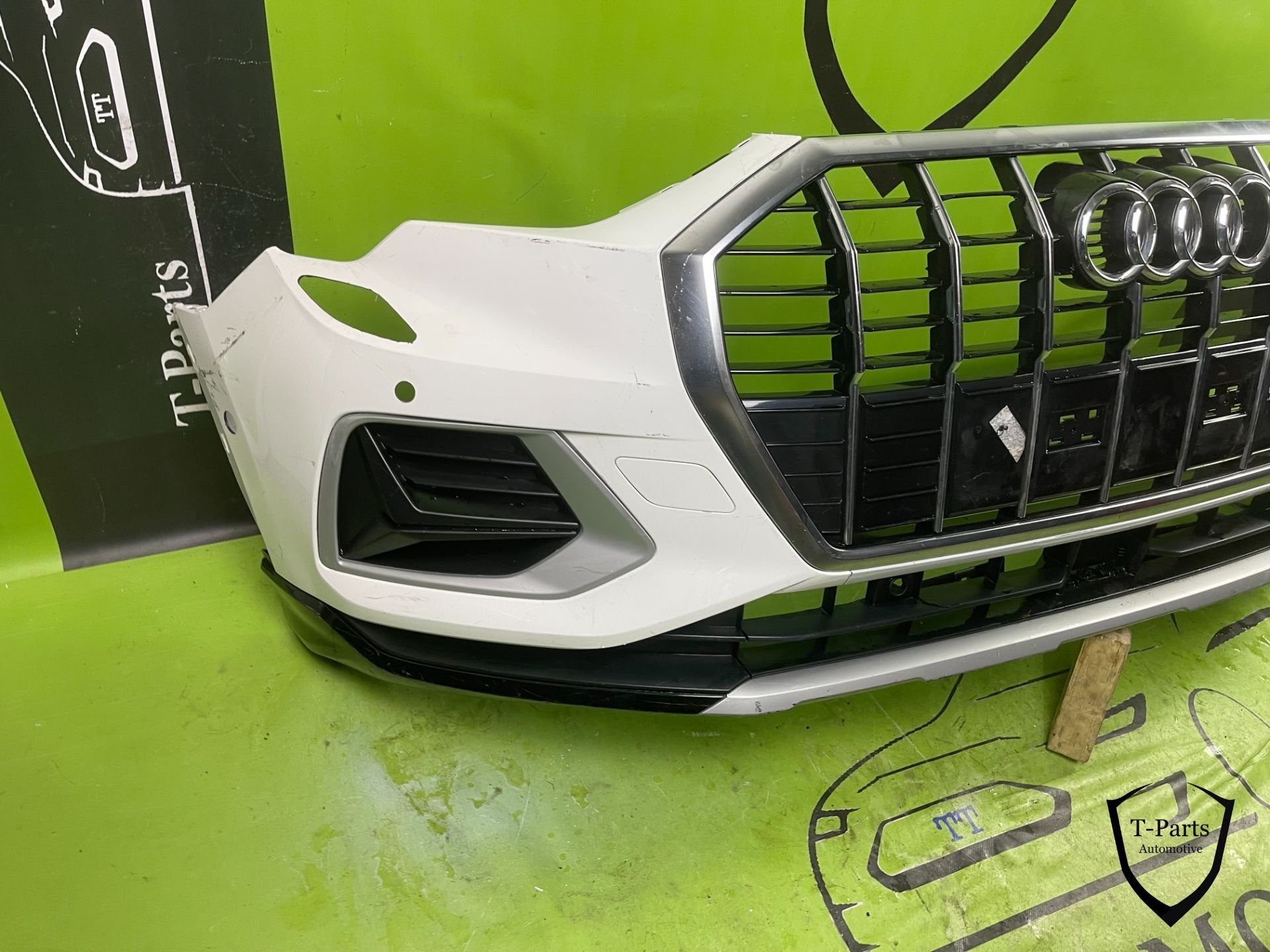 audi Q3 voorbumper bumper 18+, Auto-onderdelen, Gebruikt, AUDI AG, Auto-Union-Strasse 1
85045  Ingolstadt, DE, Kundenbetreuung@audi.de
