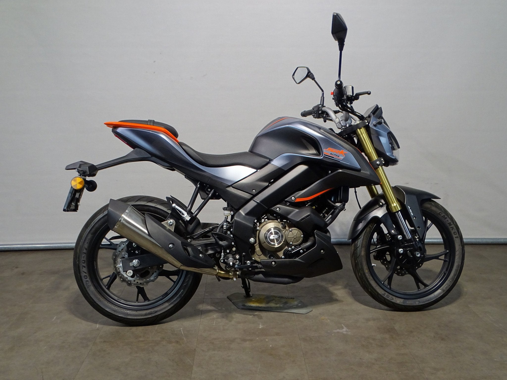 QJMOTOR SRK 125 S, 11 kW of minder, QJMOTOR, Naked bike, Gebruikt
