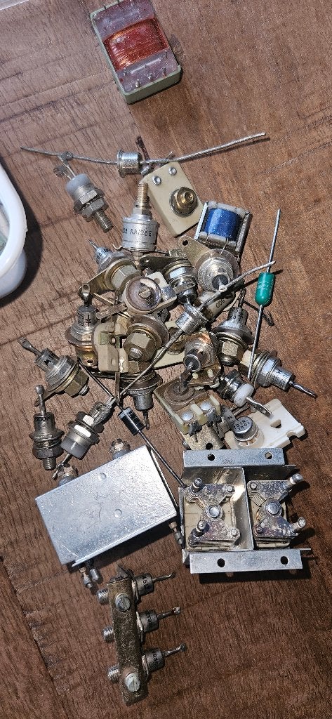 Zware diodes vermogens electronica diodes Zeker 30 stuks, Ophalen of Verzenden, Zo goed als nieuw