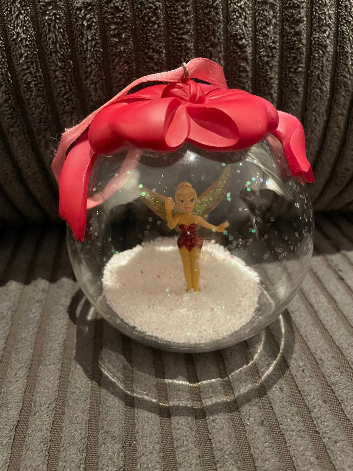 Disney Tinkerbell kerstbal uit Disneyland Paris rode strik, Ophalen of Verzenden