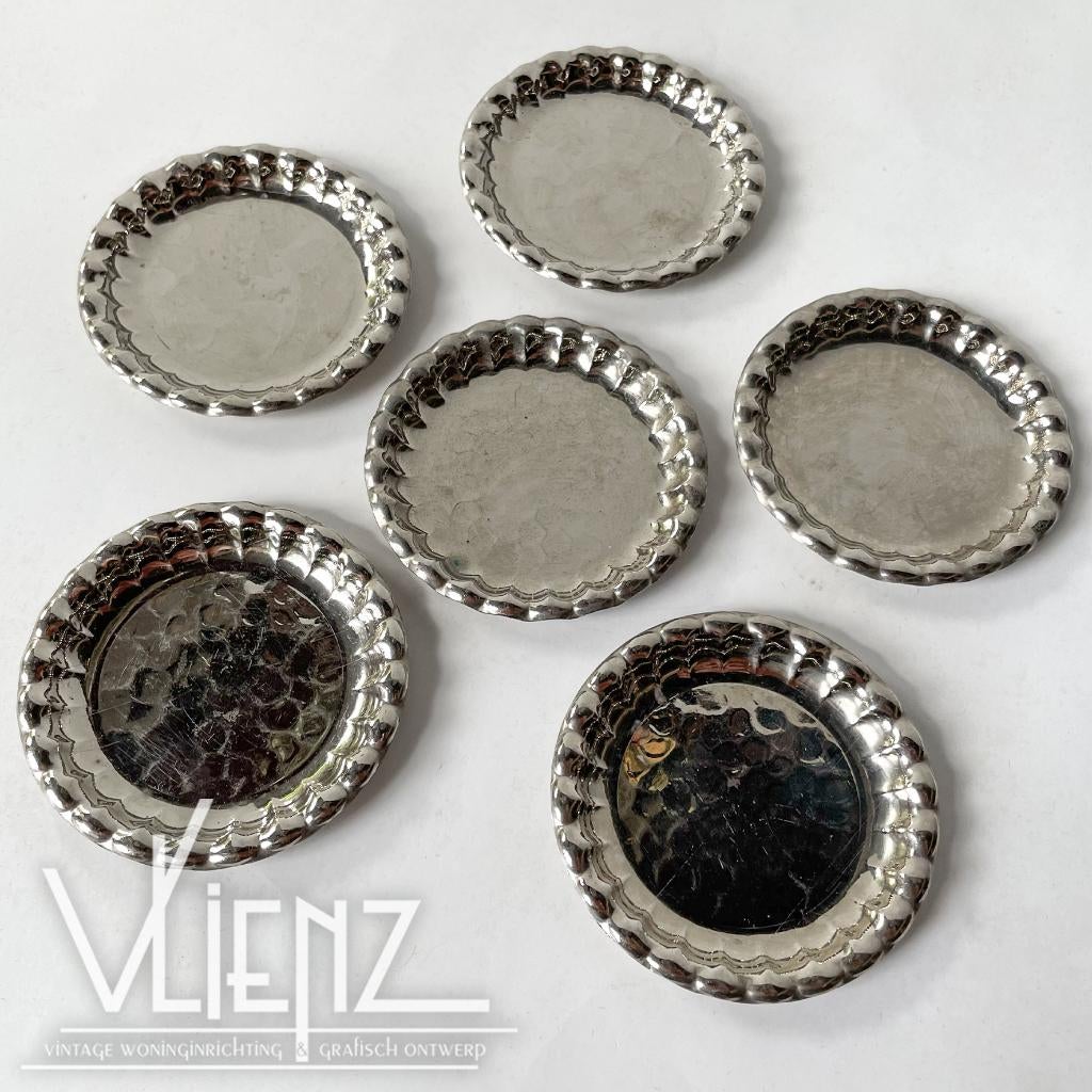 Set zes vintage, metalen onderzetters petit fours schaaltjes, Antiek en Kunst, Curiosa en Brocante, Ophalen of Verzenden