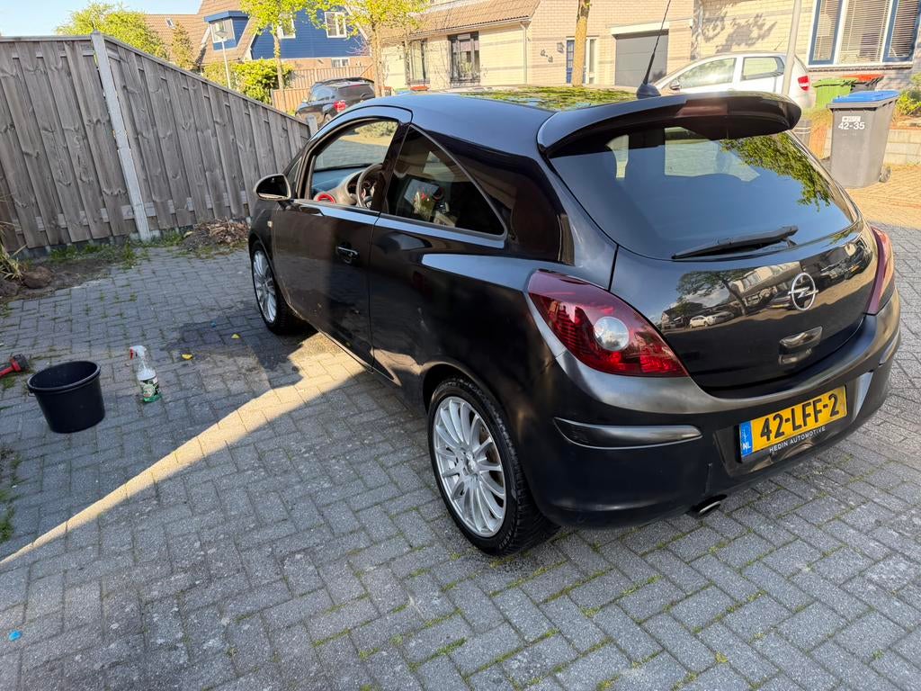 Opel Corsa 1.4 16V 3D 2010 Zwart, Auto's, Opel, Voorwielaandrijving, 40 €/maand, 1398 cc, 4 cilinders