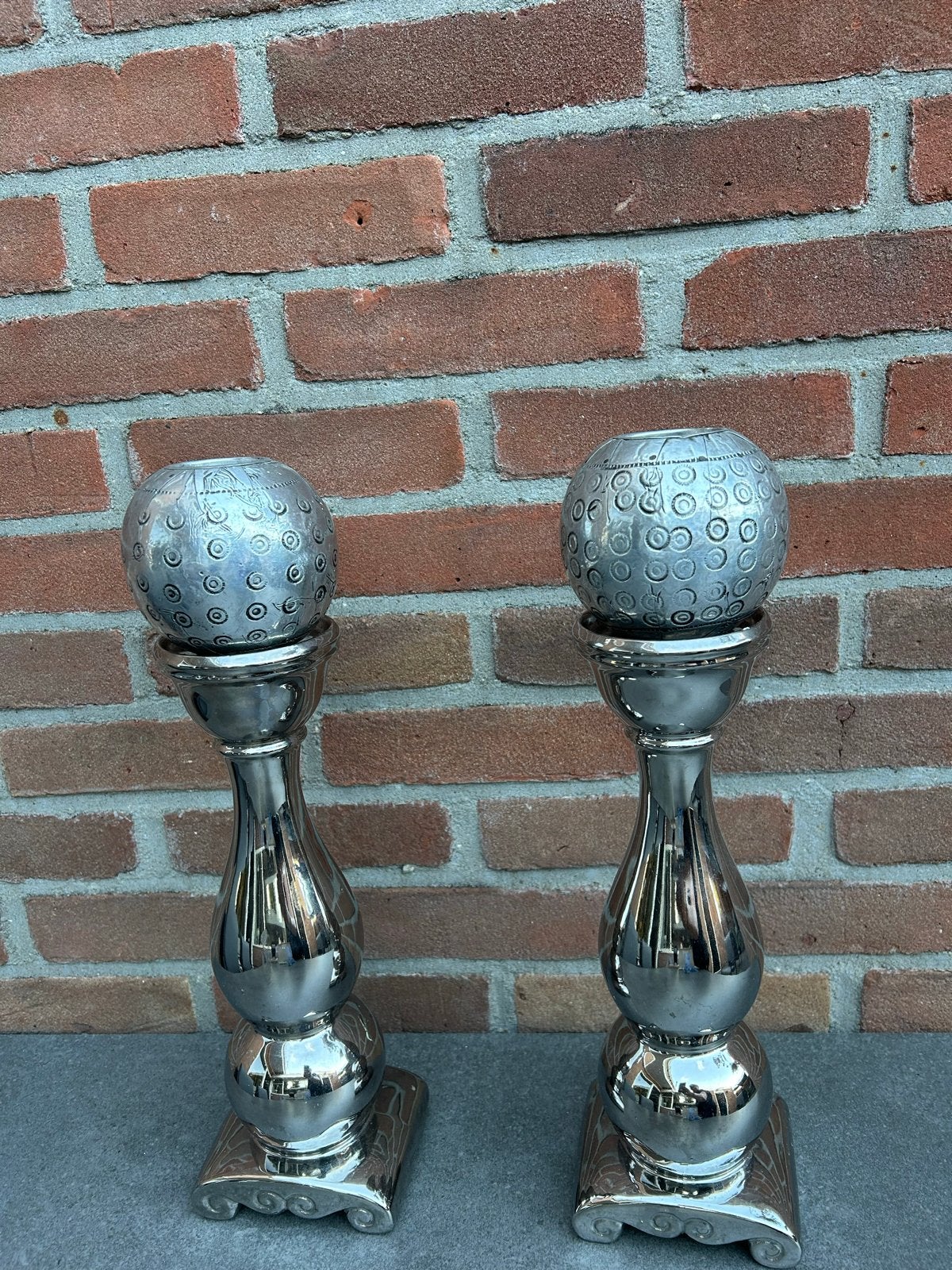 Set van 2 zilverkleurige kandelaars met glazen houders, Huis en Inrichting, Ophalen