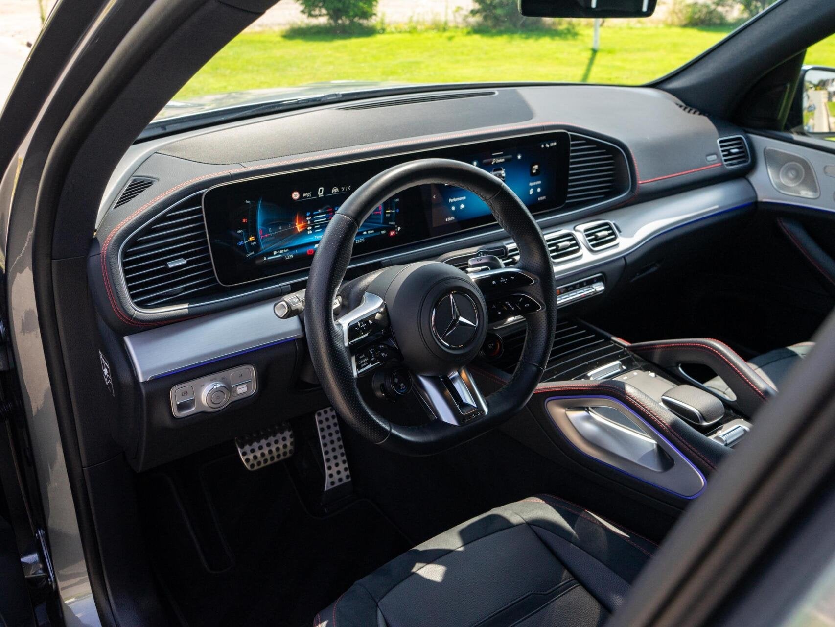 Foto 3 van Mercedes GLE-klasse AMG 53 Hybrid 4MATIC+ 585pk Panoramadak|