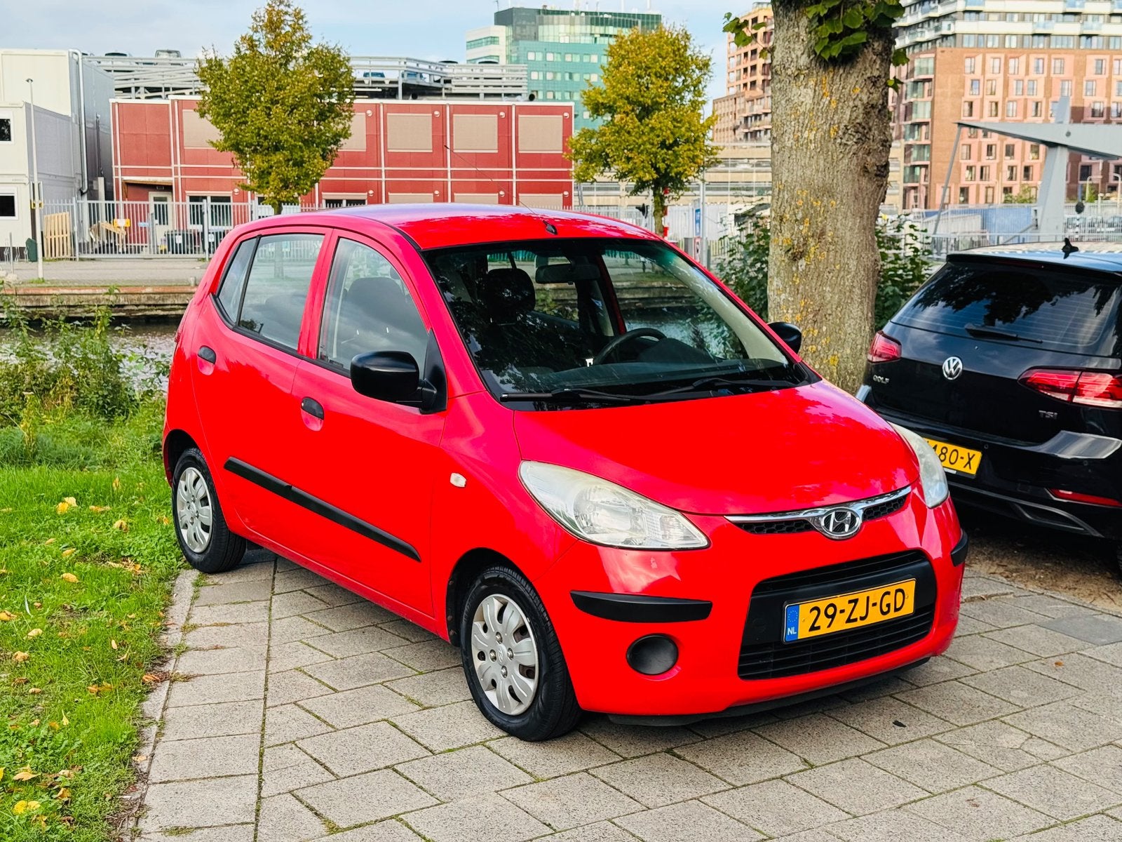 Foto 13 van Hyundai i10 1.1 I 5DR 2008 Rood
