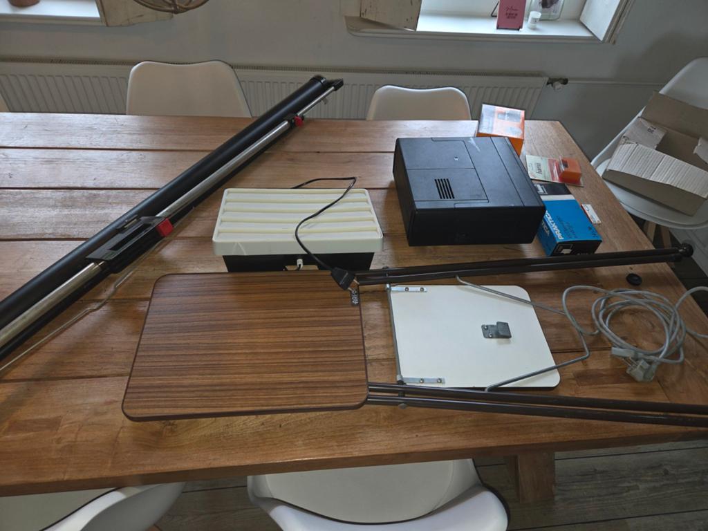 Diaprojector met scherm en accessoires, Ophalen of Verzenden, Gebruikt, Met scherm