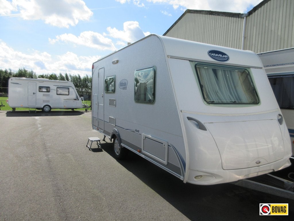 Caravelair Antares Luxe 426 Stapelbed, Caravans en Kamperen, Standaardzit, Dwarsbed, Caravelair, Serviceluik