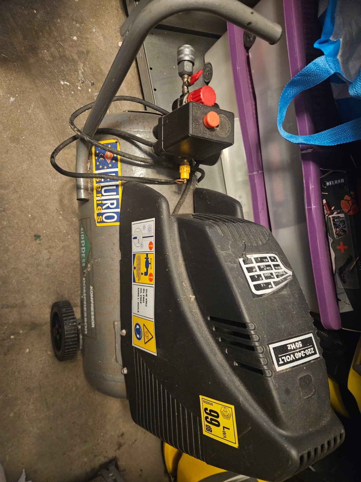Gebruikte maar goed werkende compressor, Doe-het-zelf en Verbouw, Gebruikt, 6 tot 10 bar, Ophalen of Verzenden, Minder dan 200 liter/min