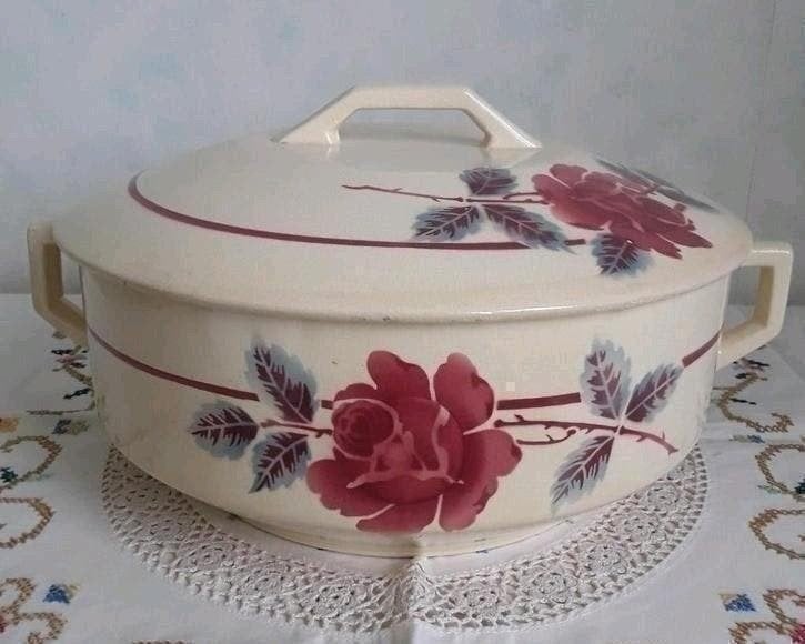 Franse brocante dekschaal rode roos - Digoin Sarreguemines?, Antiek en Kunst, Antiek | Servies los, Ophalen of Verzenden