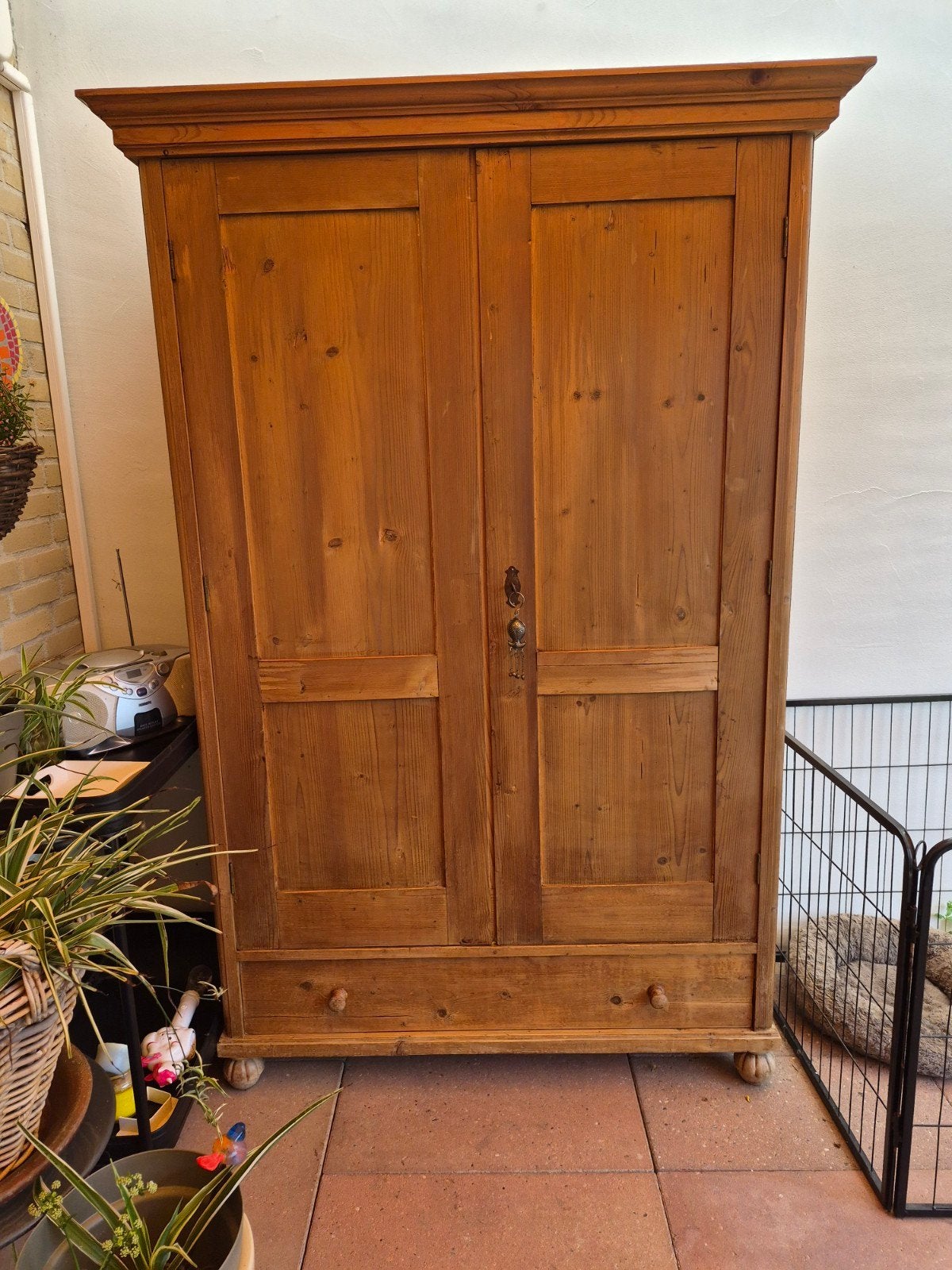 Antieke houten kast met lade, Ophalen