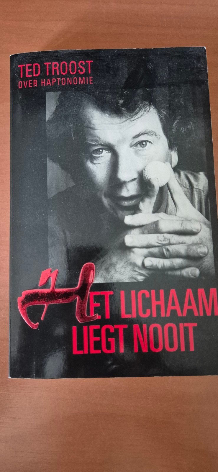 Het Lichaam Liegt Nooit - Ted Troost over Haptomonie, Ophalen of Verzenden, Gelezen, Ted Troost, Nederland