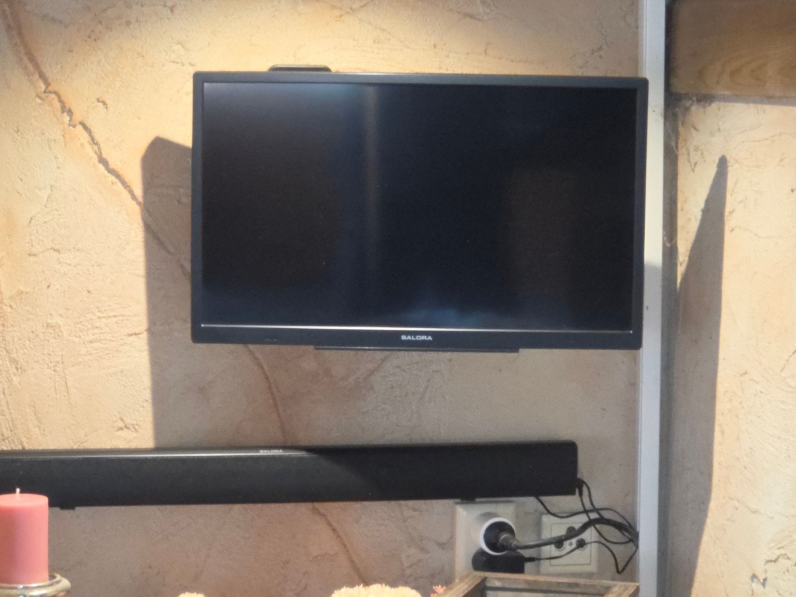 Salora TV met ophangbeugel en afstandsbediening, 50 Hz, HD Ready (720p), 40 tot 60 cm, Smart TV