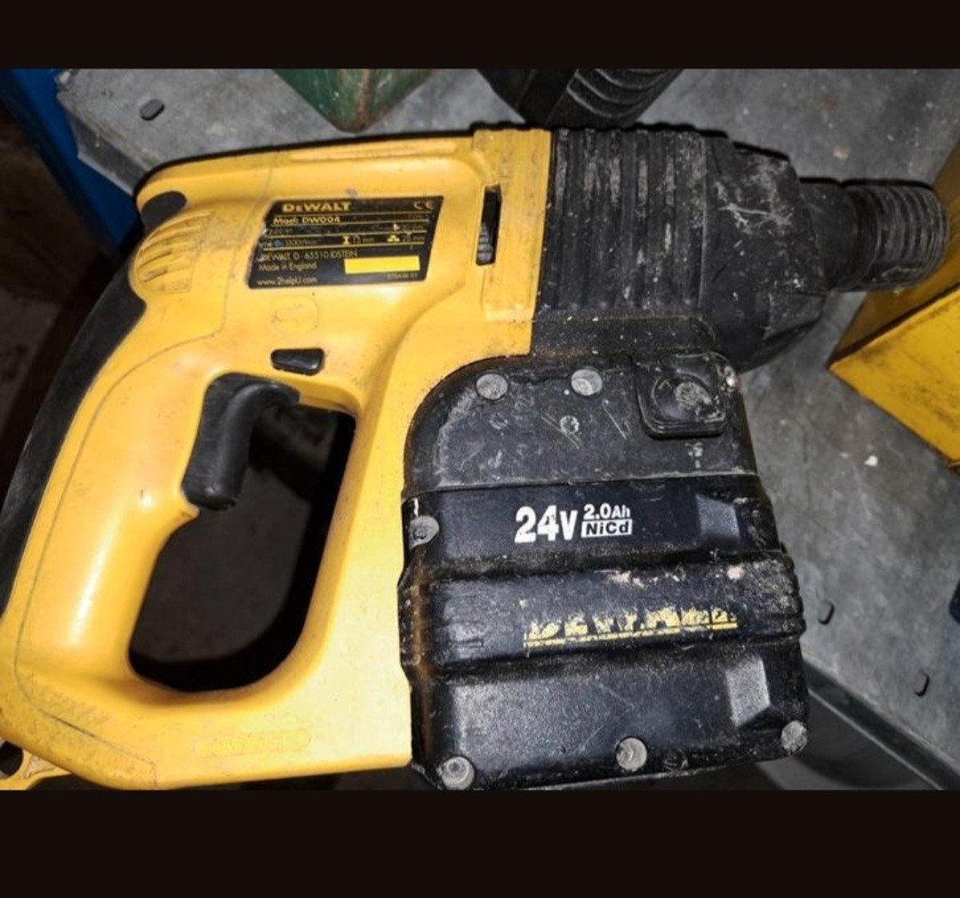 DeWalt DW008 Reciprozaag 24V met accu en lader, Minder dan 30 mm, Gebruikt, DeWalt, Ophalen of Verzenden