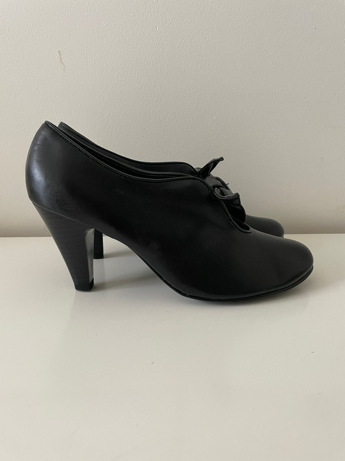 Zwarte hakken / pumps van Ariane, Pumps, Zwart, Ophalen of Verzenden, Zo goed als nieuw