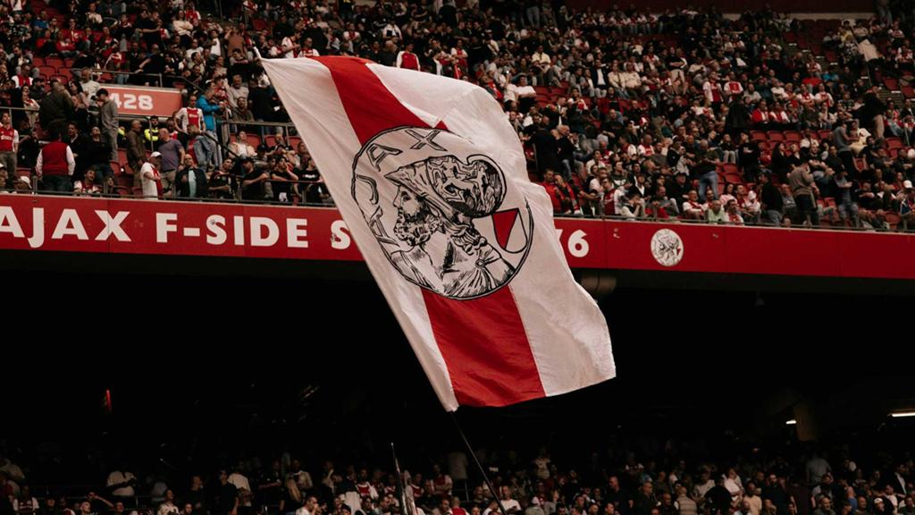 GEZOCHT: 2x Ajax seizoenskaart ter overname, Ophalen of Verzenden, Zo goed als nieuw, Ajax