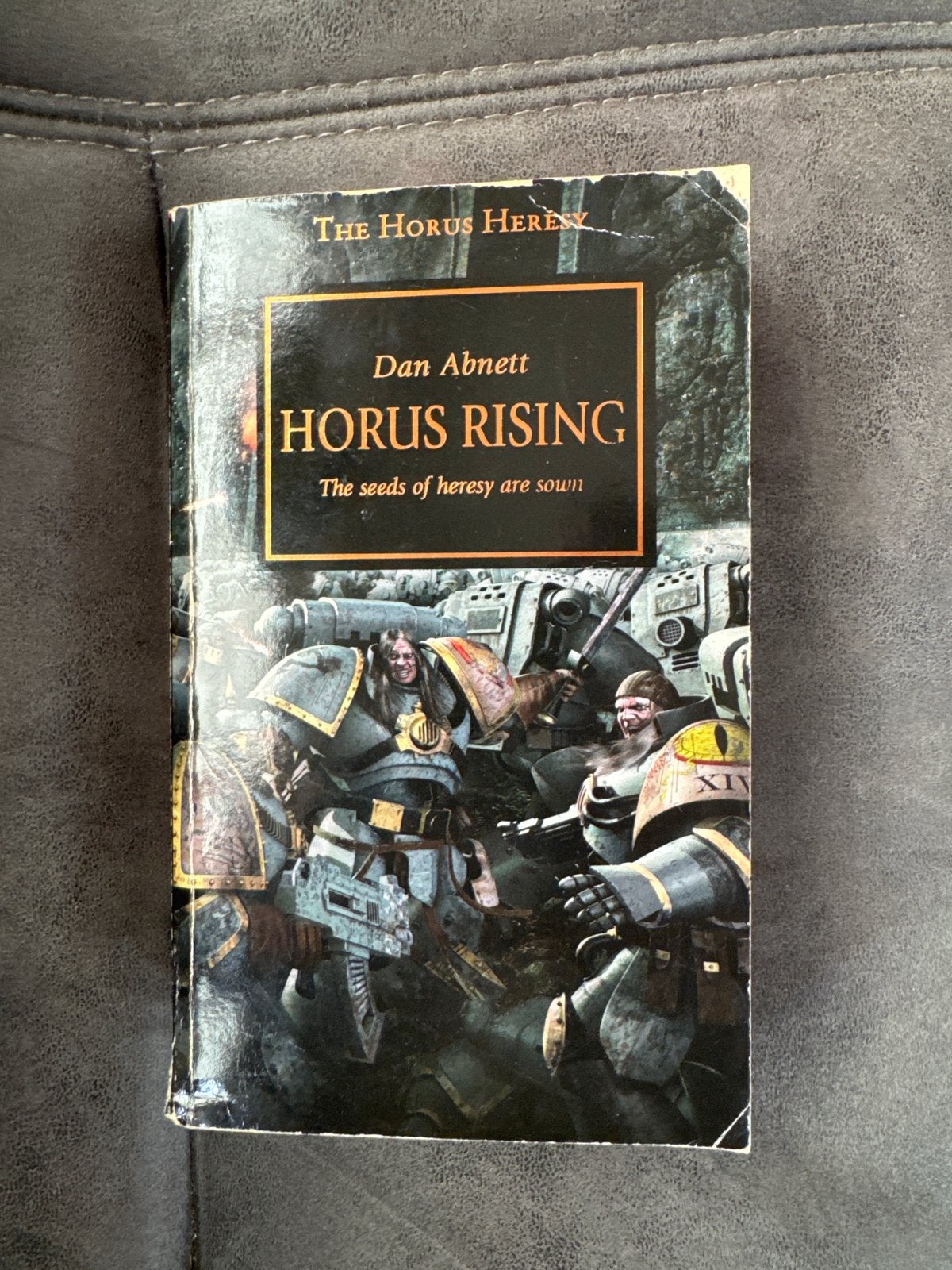 Horus Rising - The Horus Heresy (Dan Abnett), Ophalen of Verzenden, Gelezen