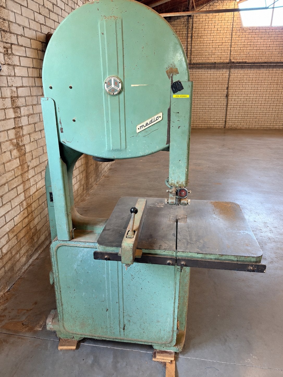 Robuuste Lintzaagmachine - Medios, Ophalen, Gebruikt, 70 mm of meer, 600 tot 1200 watt