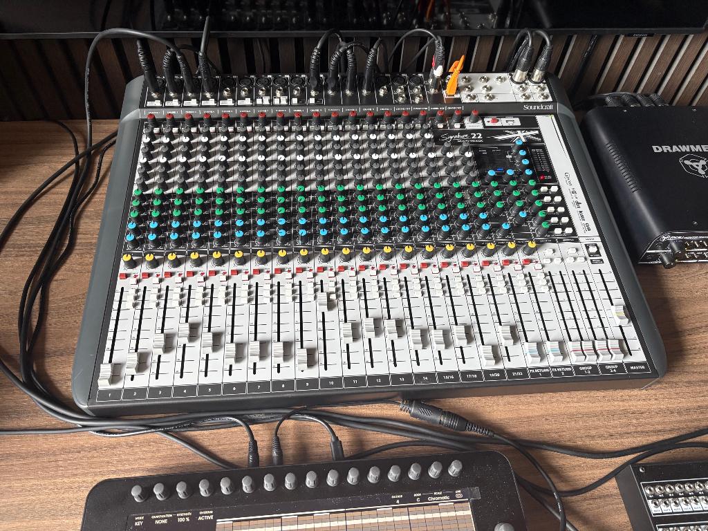 Soundcraft Signature 22 MTK Multitrack!, Ophalen, Gebruikt, 20 kanalen of meer, Microfooningang