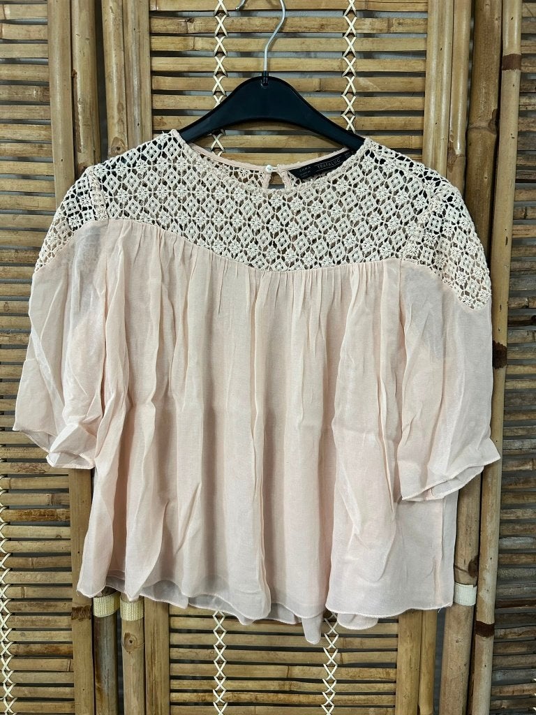 Zara Trafaluc lichtroze kanten blouse dames M 38, Maat 38/40 (M), Zara, Ophalen of Verzenden, Zo goed als nieuw