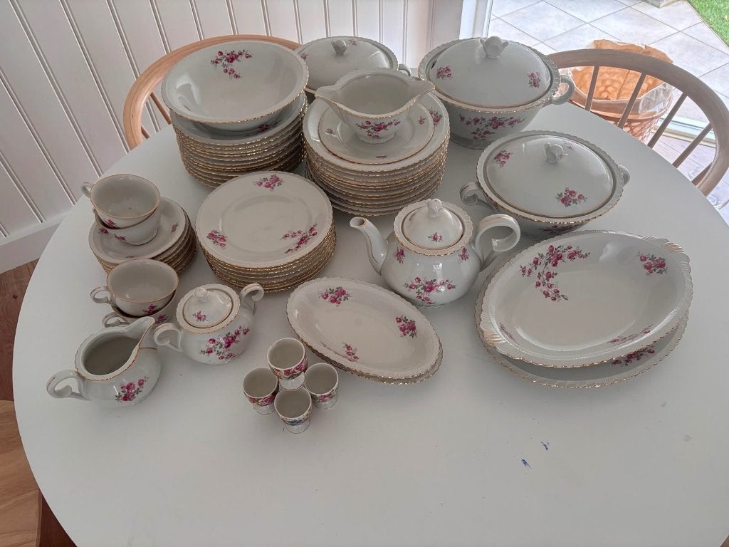 Servies Epiag wit met roosjes en gouden rand, Ophalen, Gebruikt, Overige stijlen, Porselein