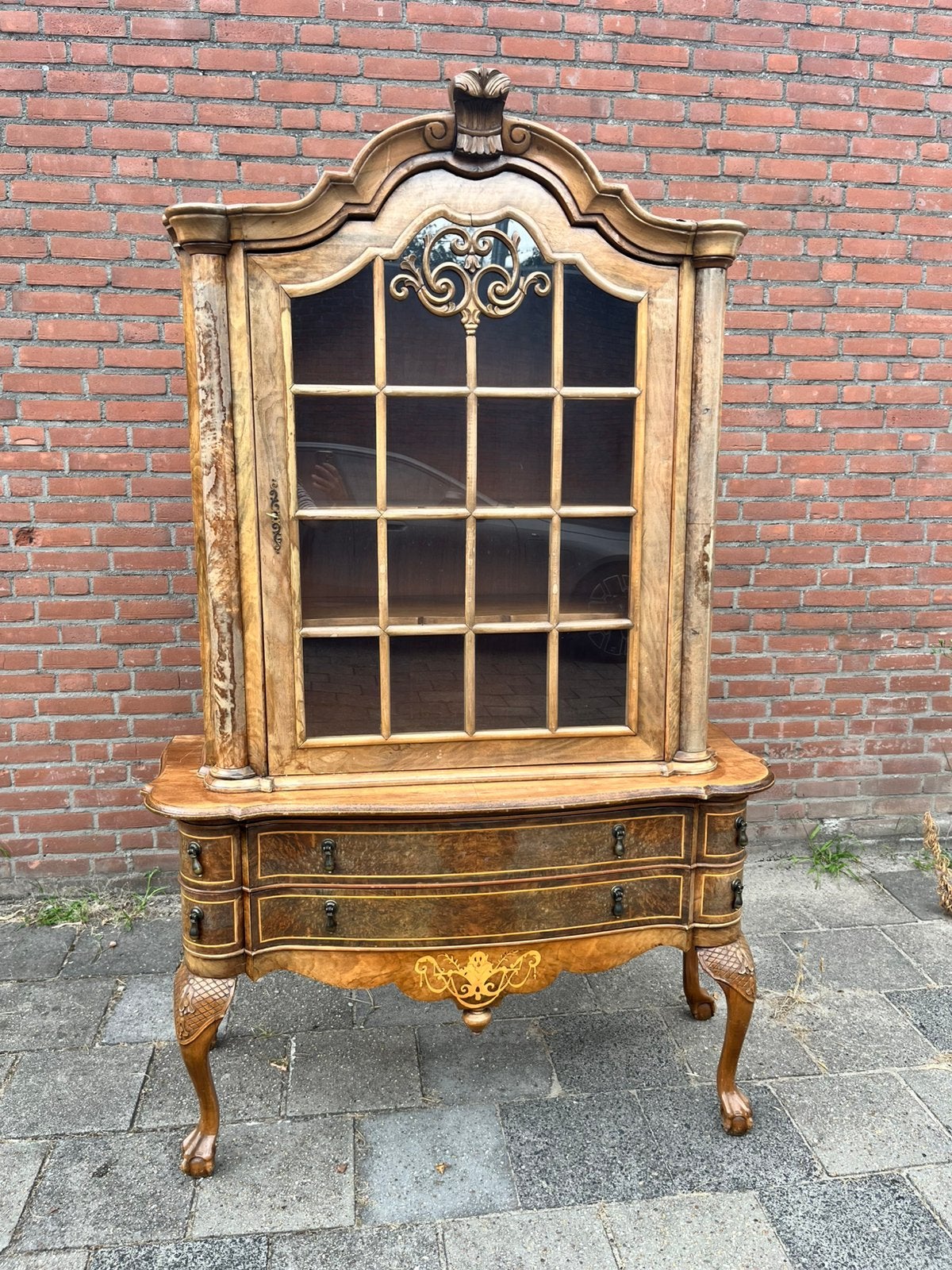 Antieke servies kast met walnoot hout fineer, Ophalen