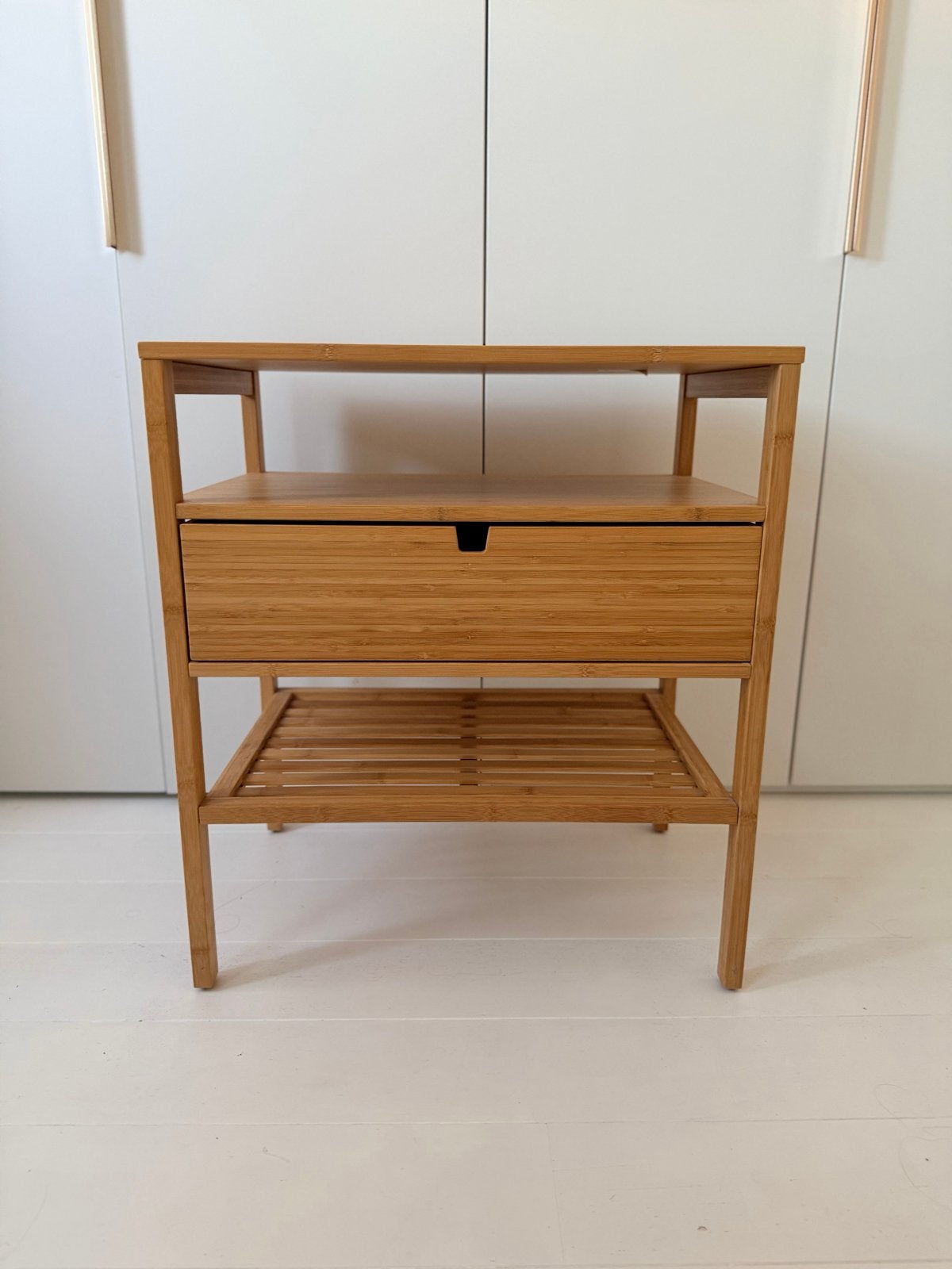 IKEA NORDKISA nachtkastje, bamboe, 60x40 cm, Huis en Inrichting, Slaapkamer | Nachtkastjes, Ophalen, Gebruikt, 55 tot 70 cm, 45 tot 65 cm