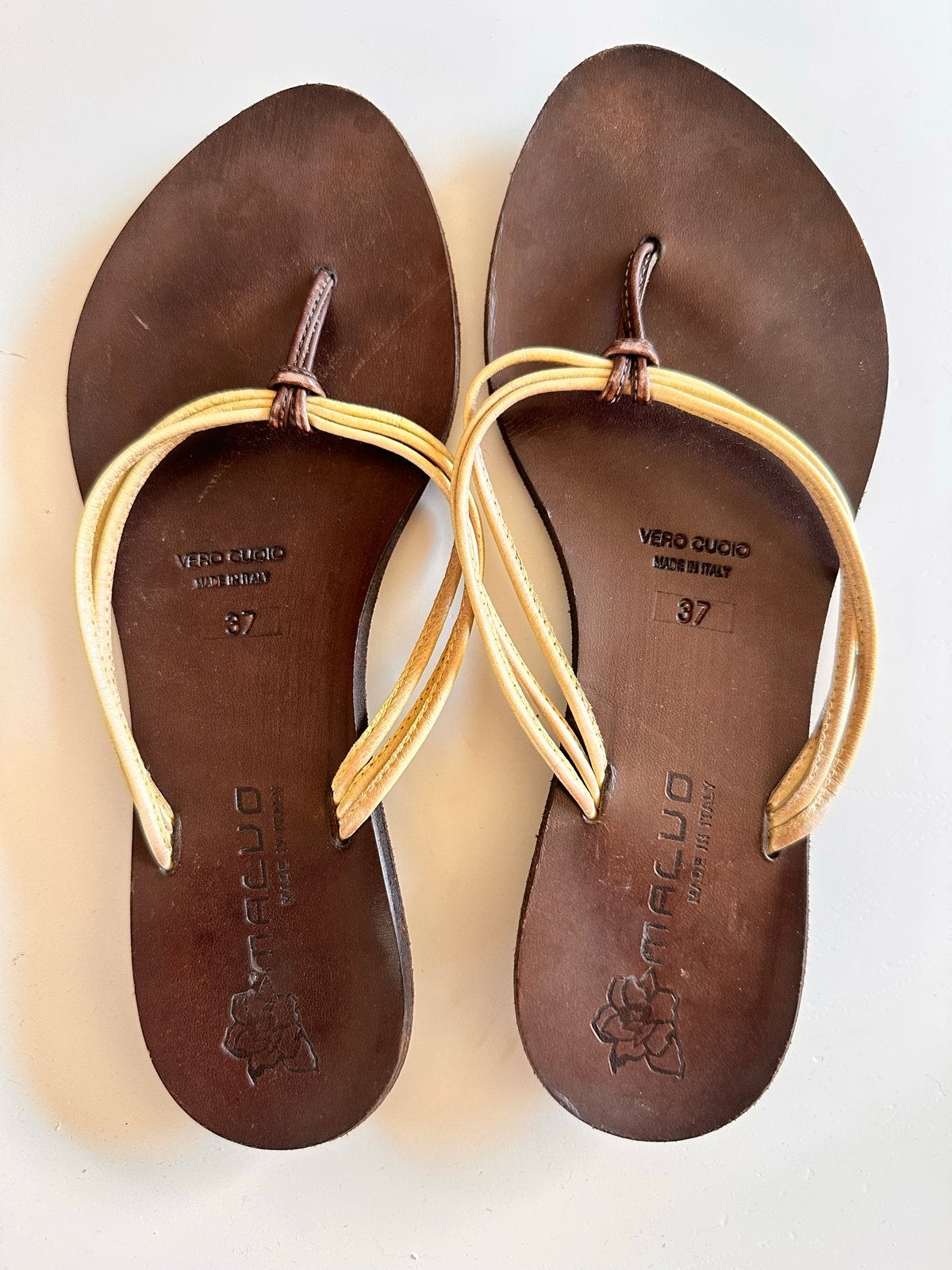 Maluo leren slippers met lichtgroene bandjes - Maat 37, Slippers, Ophalen of Verzenden, Zo goed als nieuw, Groen