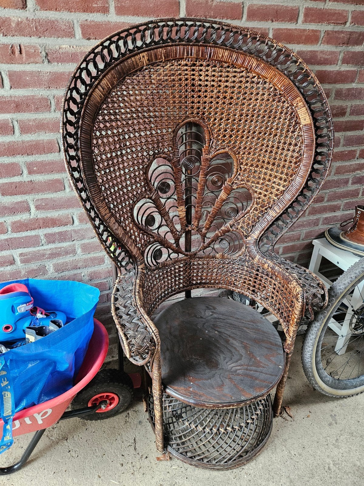 prachtige pauwenstoel, Huis en Inrichting, Ophalen, Bruin, Eén