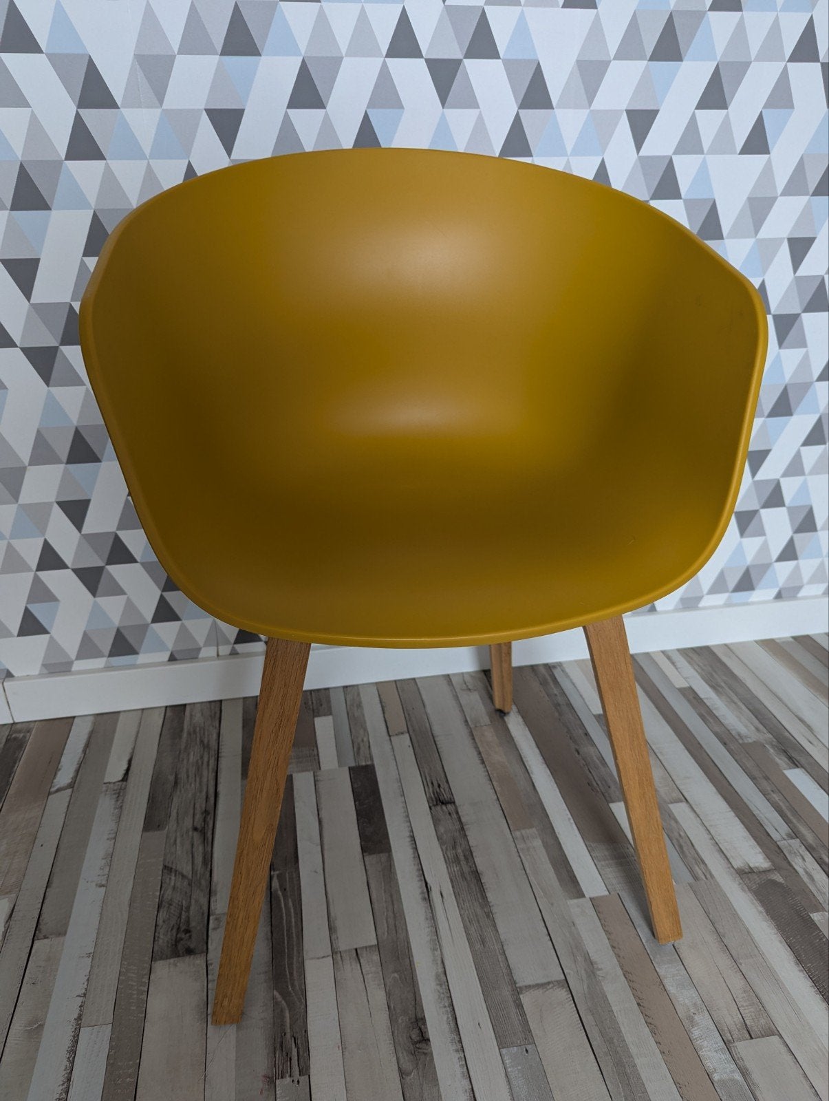 HAY About A Chair AAC22 - Okergeel met houten onderstel, Overige kleuren, Modern, Scandinavisch design, Zo goed als nieuw, Eén