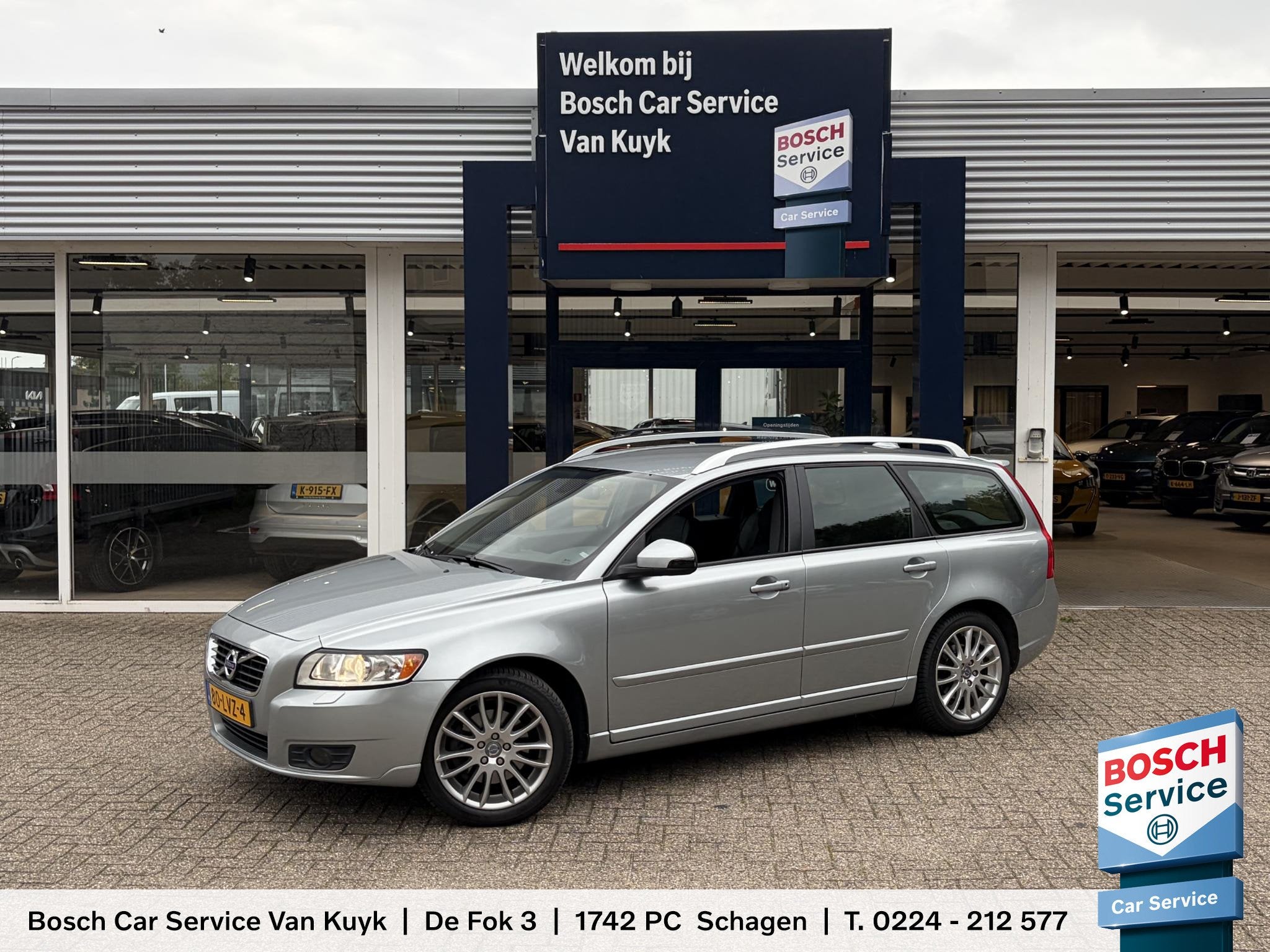 Volvo V50 2.4i Edition II / Automaat / NL-Auto / 2e-Eigenaar, Auto's, Dealer onderhouden, Gebruikt, Zwart, 700 kg
