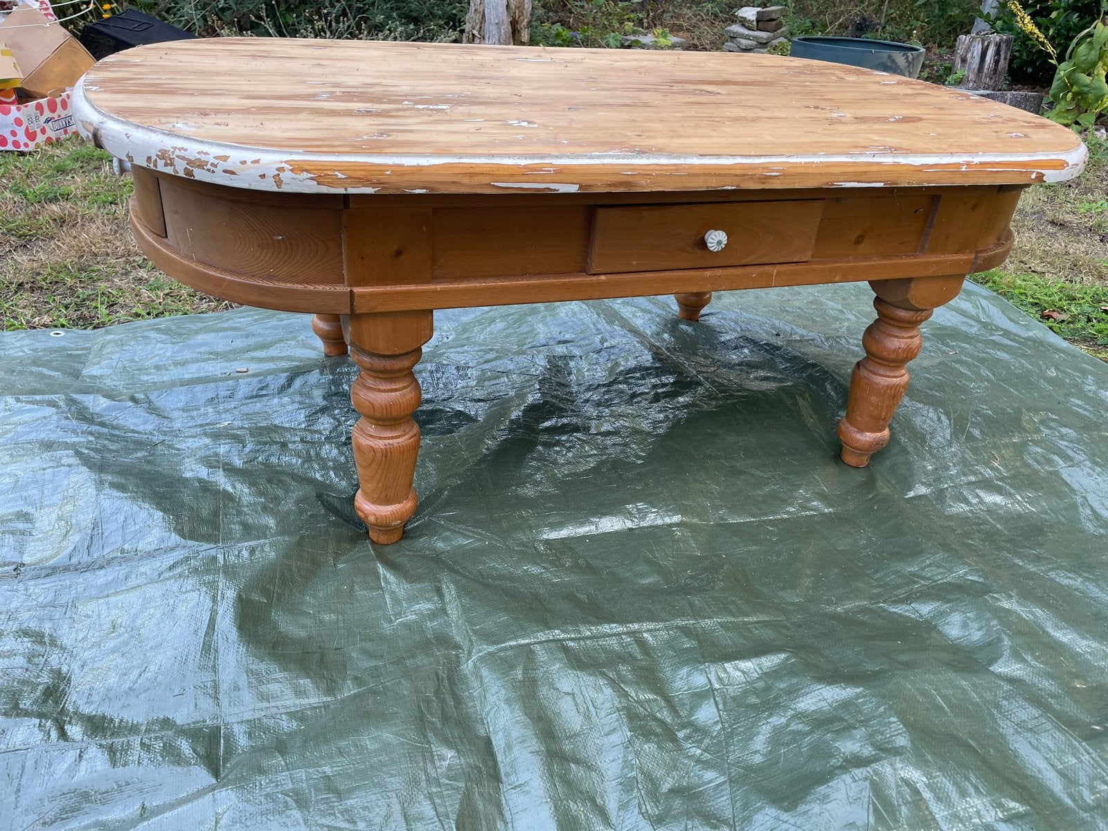 Degelijk houten tafeltje met 4 lades - klusproject, Ophalen, Gebruikt, 50 tot 100 cm, Ovaal