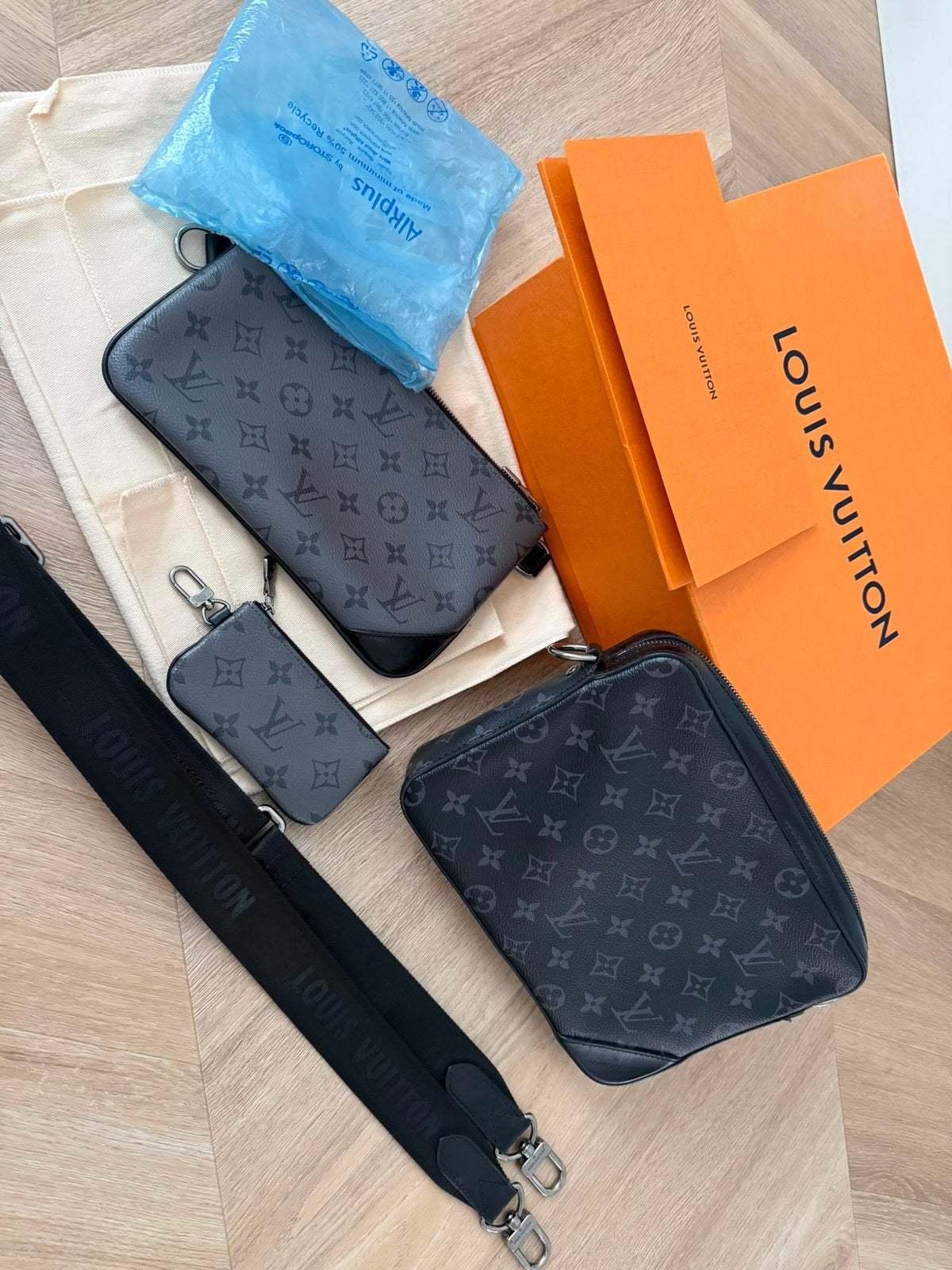 Louis Vuitton Trio Messenger Men, Ophalen of Verzenden, Zo goed als nieuw, Zwart, Leer